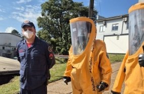 Vazamento de produto corrosivo em indústria mobiliza bombeiros de SC e PR
