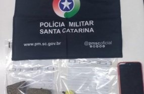 Casal é preso por tráfico de drogas após PM interceptar veículo em Erval Velho