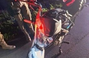 Adolescente de moto é apreendido após fuga perigosa e manobras arriscadas 