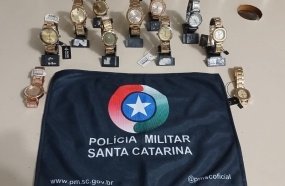 PM prende um dos autores e recupera relógios furtados de joalheria