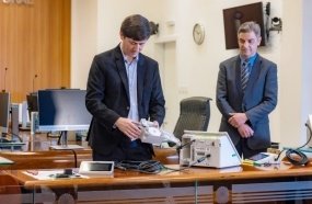 TRE-SC abre urna eletrônica ao vivo para mostrar camadas de segurança