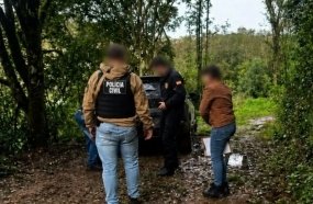 Polícia localiza carro roubado e prende suspeitos por assalto violento a curandeiro