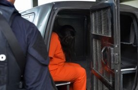 MPSC arquiva inquérito sobre morte de detenta que atacou policial em viatura 