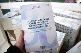 Livro preserva a memória dos 30 anos da Unoesc como Universidade