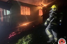 Incêndio consome casa mista no interior de Pinheiro Preto