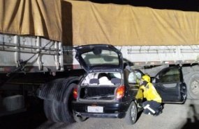 Colisão entre carreta e dois carros deixa cinco feridos em Campos Novos