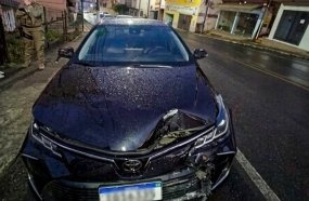 Condutor é preso por embriaguez e resistência após colisão contra poste em Joaçaba