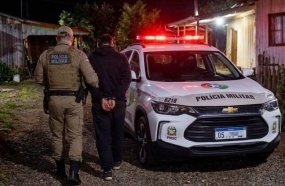 Homem é preso por matar vizinho a facadas após desavença no Meio-Oeste