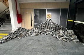 PF descobre mais de 700 kg de cocaína escondidos sob piso de residência em SC