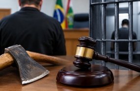 Homem que atacou namorado da ex com machado é condenado a mais de 11 anos de prisão