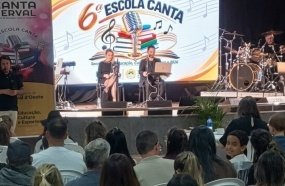 Estudantes de Herval d'Oeste brilham no palco do festival Escola Canta