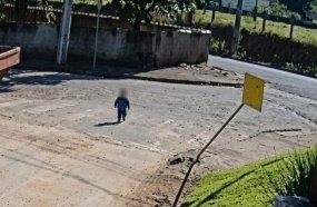 MP investiga creche após bebê sair sozinho e ir até o trabalho da mãe