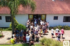 Parque Águas Tirolesas emite nota sobre superlotação