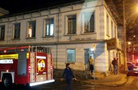 Mulher ateia fogo em colchão após ter sido expulsa de hotel