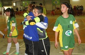 Atletas de Lages retomam rotina após queda de um ultraleve em ginásio