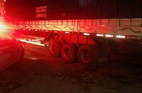 Caminhoneiro é feito refém e tem carga de R$ 81 mil roubada