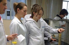 Fabricação de etanol e açúcar nas aulas de Engenharia Química