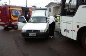 Veículo de Joaçaba é atingido por ônibus em Campos Novos