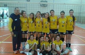 Meninas da AJOV conquistam vice-campeonato