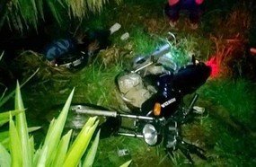 Jovem cai em banhado com motocicleta em Água Doce