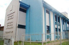 Babá é flagrada agredindo menina de 7 anos em Caçador