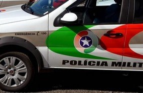 Mulher é agredida e atropelada de casa por hóspedes do filho
