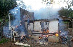 Incêndio destrói residência no interior de Erval Velho