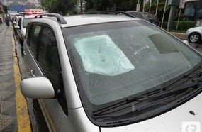 Andarilho é detido após danificar veículos à pedradas em Herval