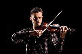 Violinista Simão Wolf é atração desta sexta-feira no Natal Encantado