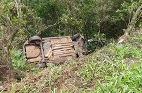 Motorista sai ileso após capotar carro na SC-135