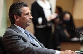 Deputados vão decidir se afastam presidente Júlio Garcia do cargo