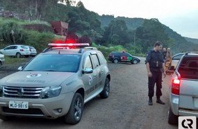 Polícia apreende drogas em veículos que iriam para festa no interior de Herval