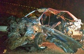 Motorista morre em colisão entre carro e caminhão na BR-282