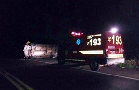 Capotamento deixa motorista ferido na BR-153