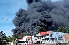 Funcionário morre durante incêndio em empresa no Oeste