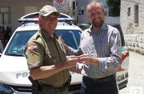 Prefeito de Luzerna entrega nova viatura para a Polícia Militar