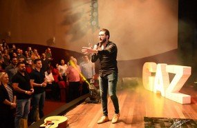 Circuito GAZ lota Teatro e emociona público com palestras