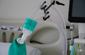 Saúde notifica hospitais por desativação de leitos de UTI