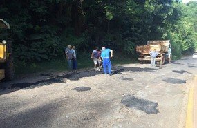 Prefeitura realiza Operação tapa buracos na Rua Santa Catarina