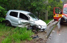 Colisão entre carro e caminhão em Tangará