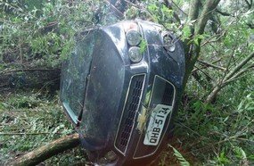Casal sofre ferimentos leves em capotamento na BR-282