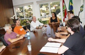 Prefeito garante a vereadores obra de canalização na Vila Pedrini