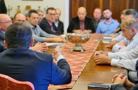 Governador Moisés se reúne com prefeitos do Oeste e Meio-Oeste