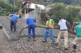 Rua Sergipe recebe pavimentação em concreto armado
