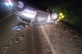 Condutor fica ferido ao capotar veículo em Tangará