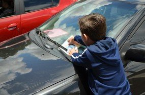 Alunos maristas notificam pais por estacionamento irregular