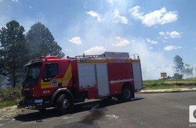 Fogo em lixo causa incêndio em vegetação no Brisas do Vale