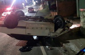 Motorista abandona veículo após capotar em Capinzal