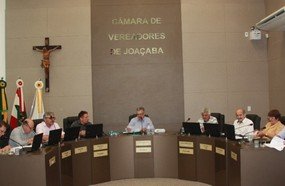 Vereadores de Joaçaba suspendem aumento do IPTU para 2017