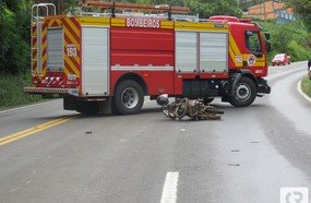 Colisão entre carro e moto deixa dois feridos na BR-282, em Joaçaba